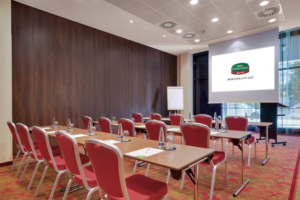 Courtyard By Marriott East Hotel