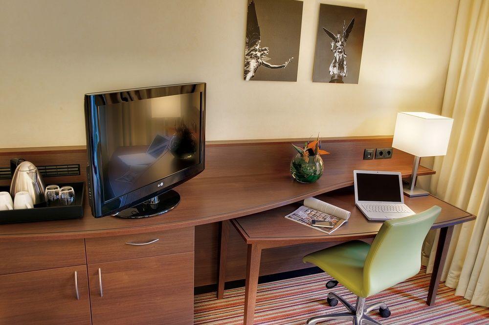 Hotel Courtyard By Marriott East 4*