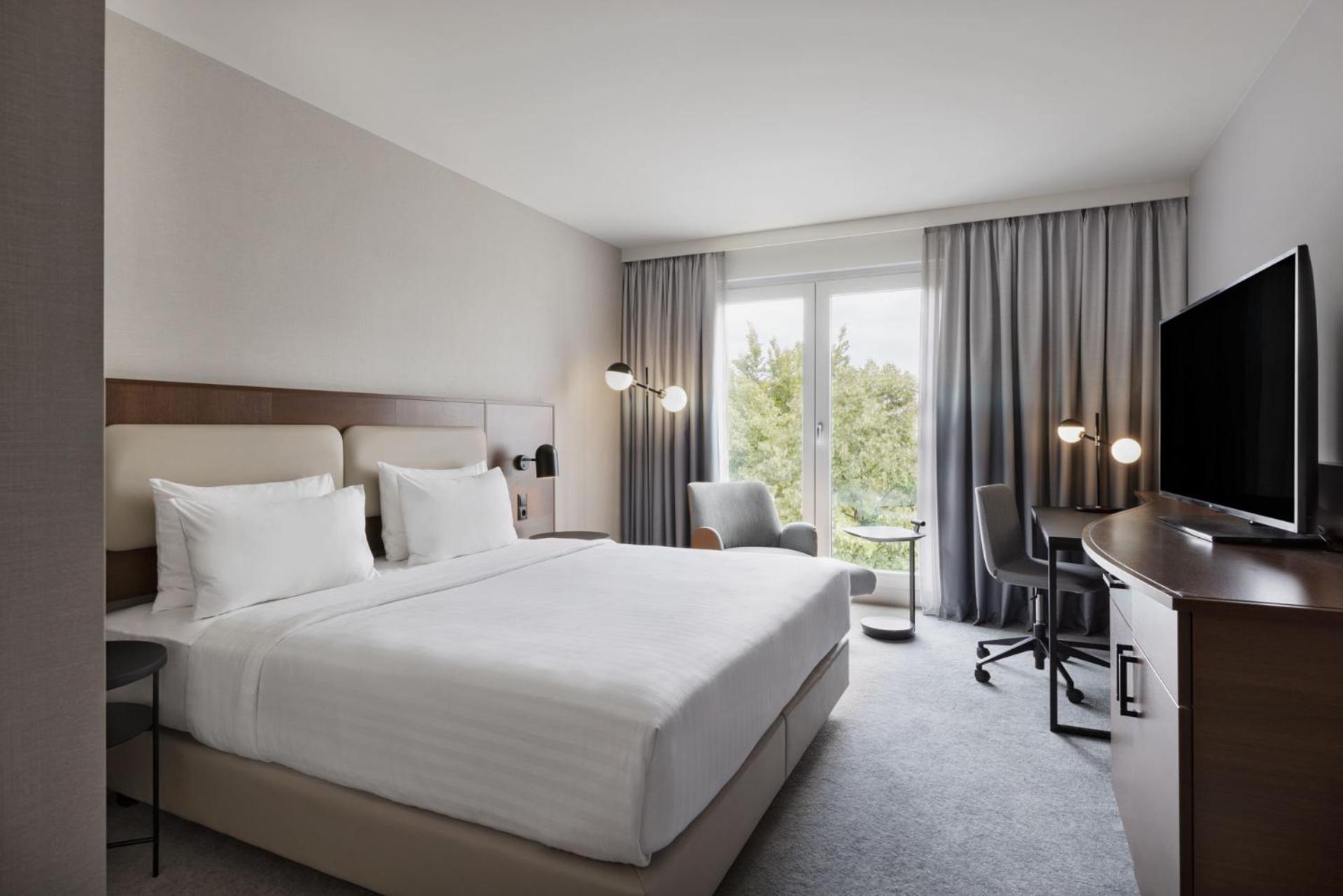 Courtyard By Marriott East 4*