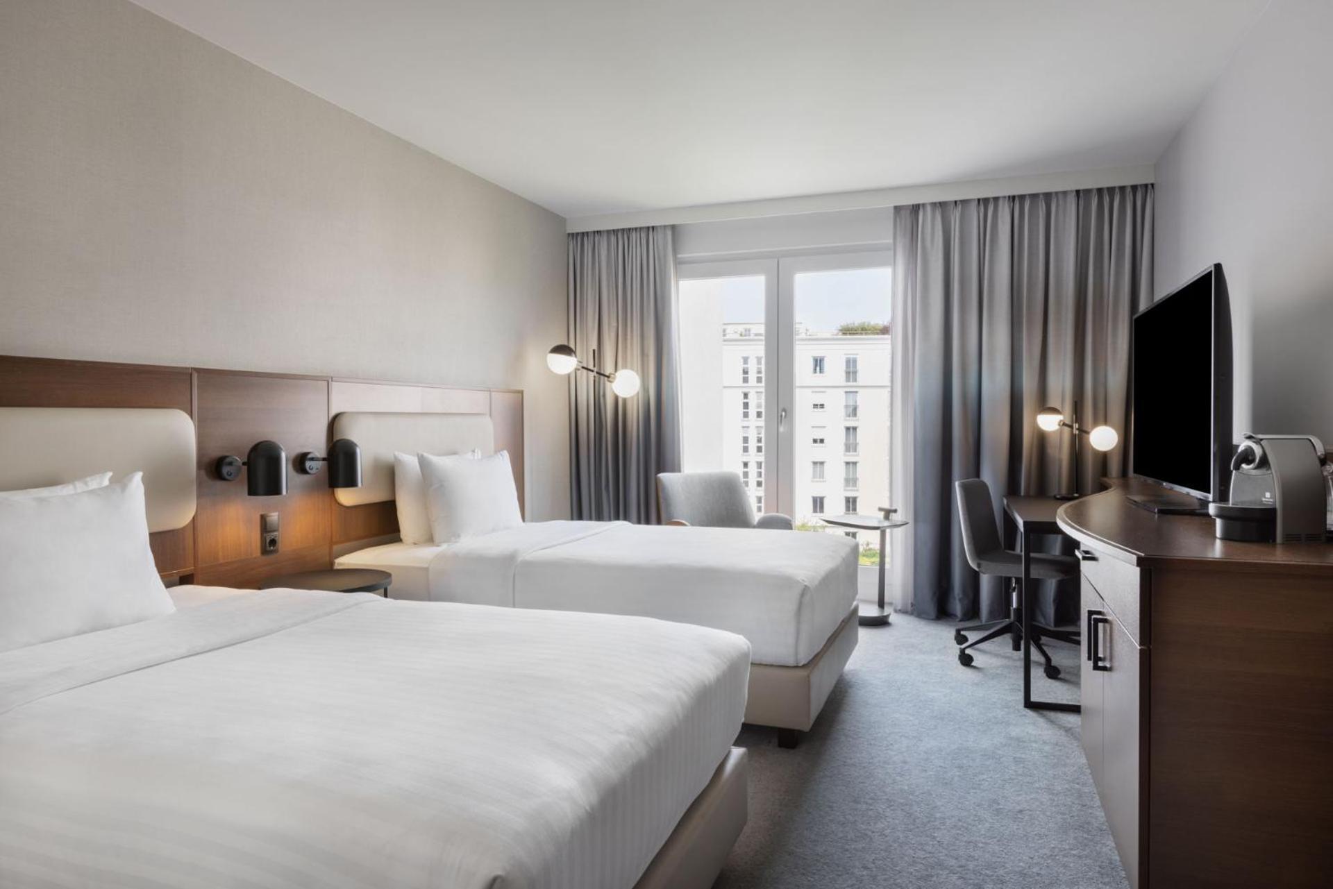 Courtyard By Marriott East 4*