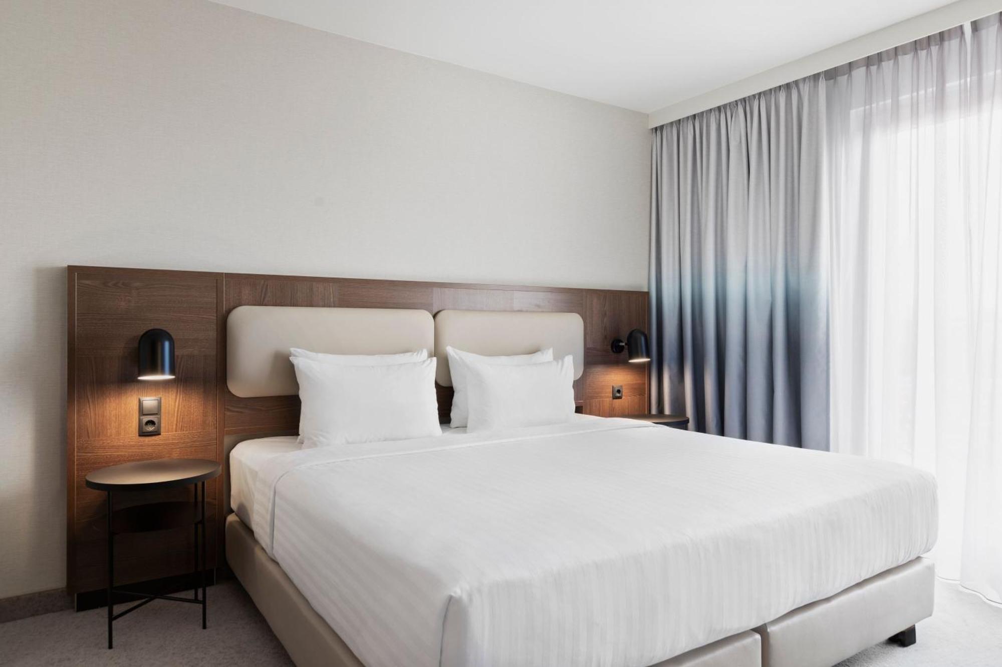 Courtyard By Marriott East 4*