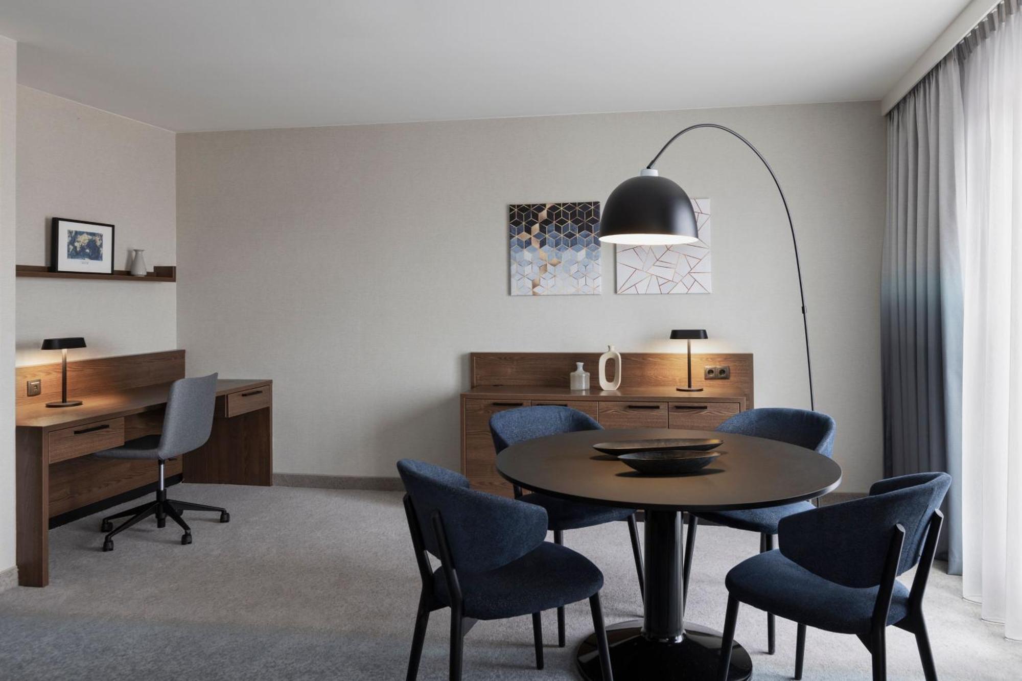 Hotel Courtyard By Marriott East 4*
