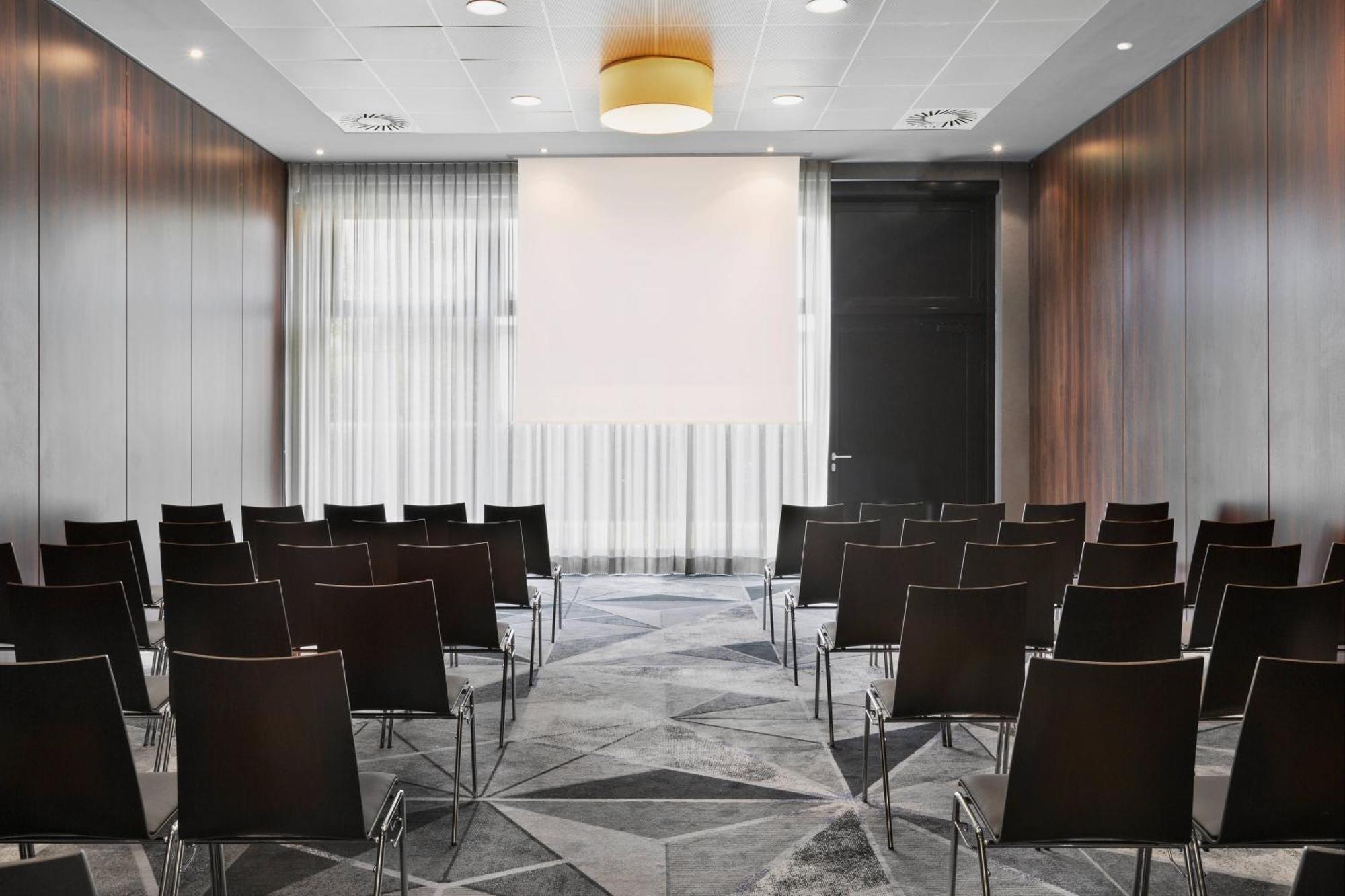 Courtyard By Marriott East