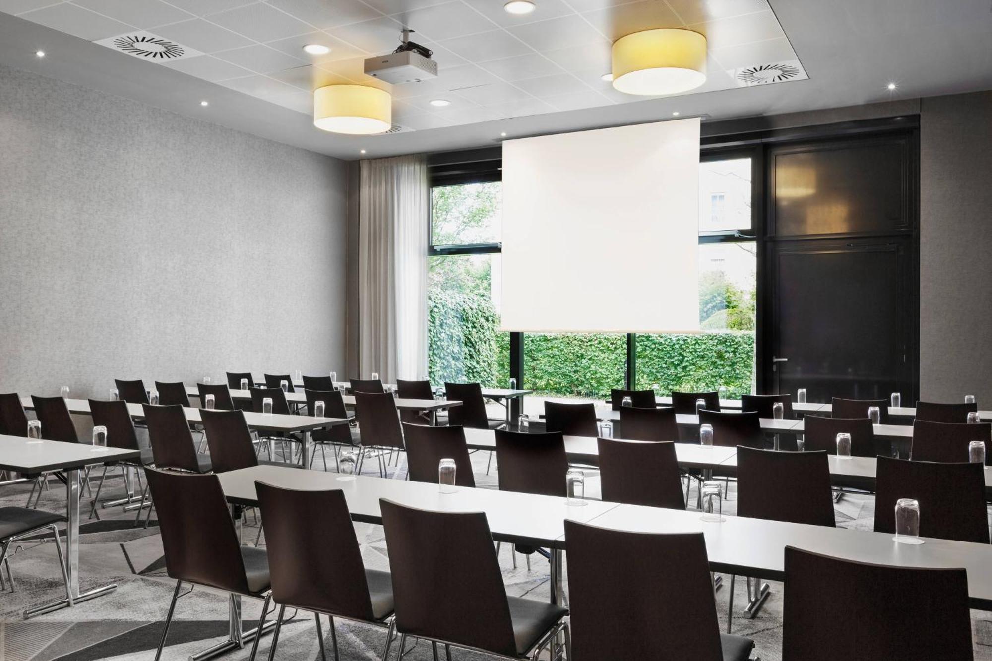 Hotel Courtyard By Marriott East 4*