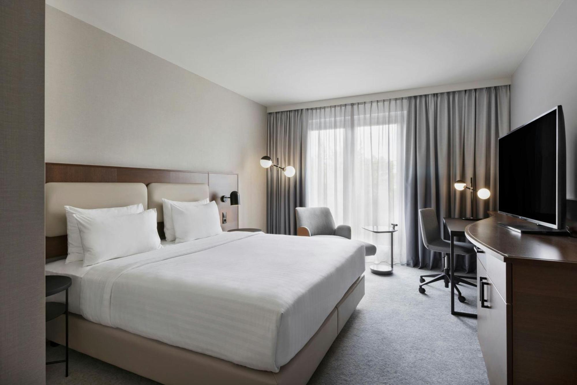 Hotel Courtyard By Marriott East 4*